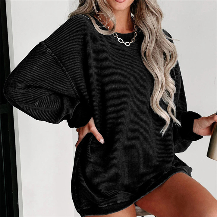 Chic women's oversized crewneck sweatshirt, versatile long sleeve top, perfect layering piece for fall fashion.