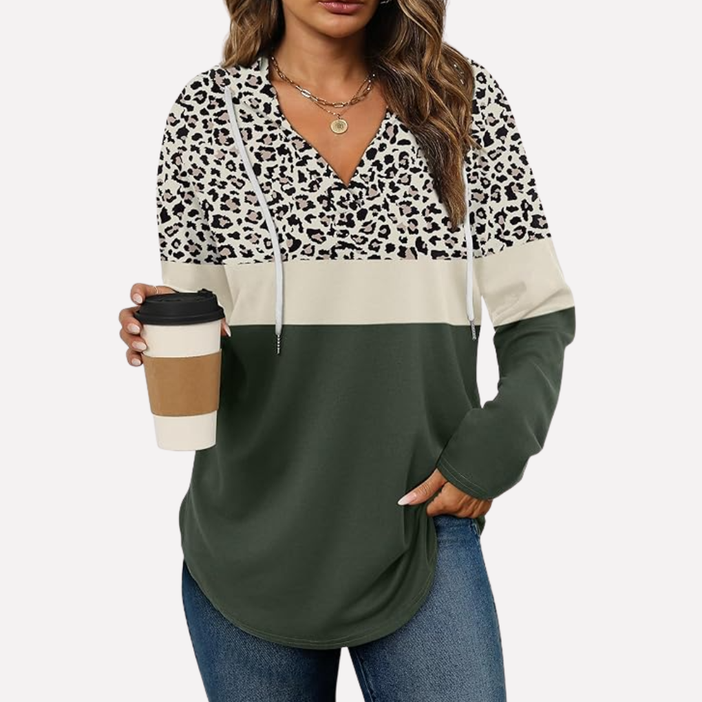 Soft women's oversized hooded sweatshirt, perfect for loungewear, casual comfort and relaxed fit.