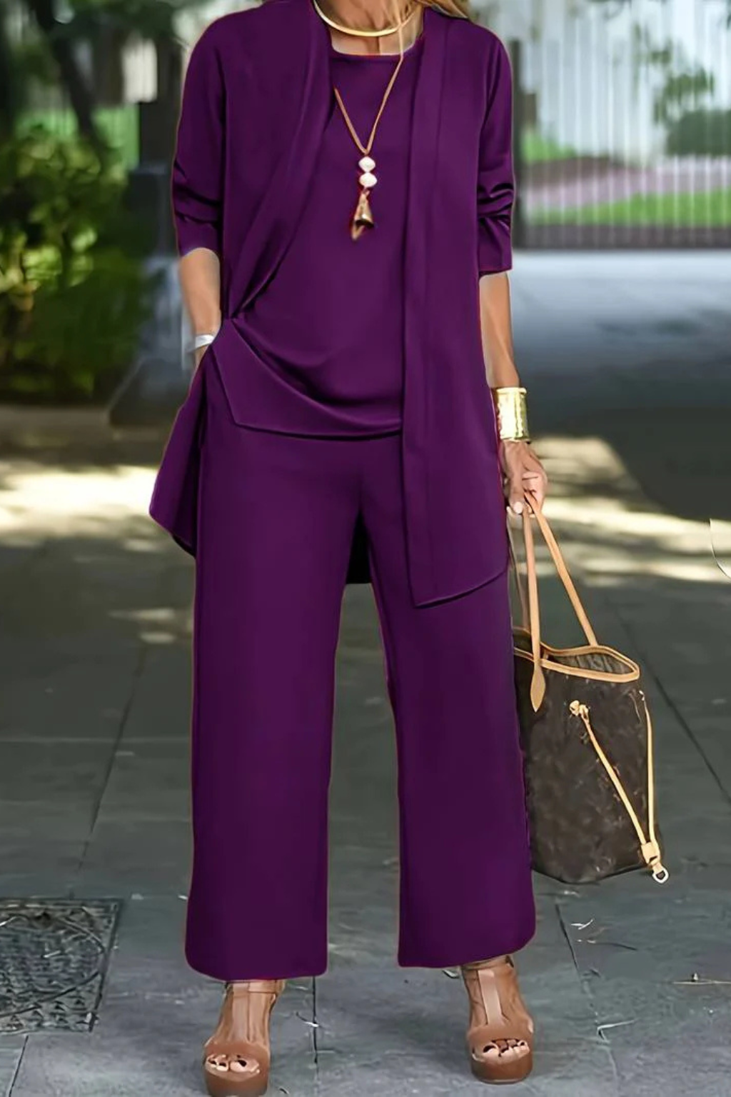 Elegant women's 3-piece suit, designed for comfort and sophisticated style at formal events.