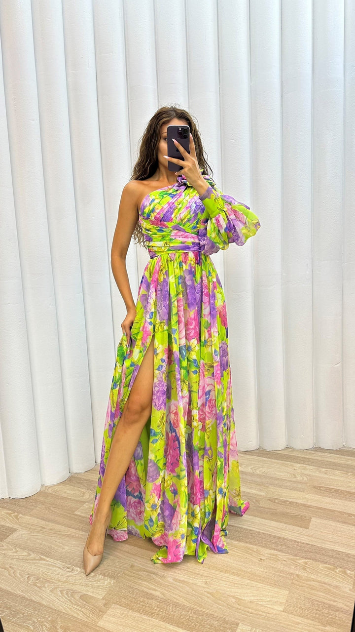 Sophisticated floral print maxi dress for women, ideal for elegant spring and summer events.