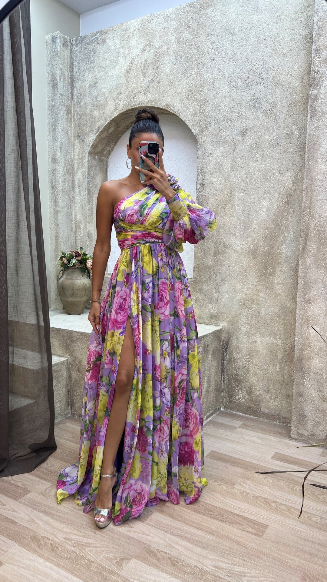 Women's spring fashion: an elegant floral maxi dress with a stylish leg slit design.