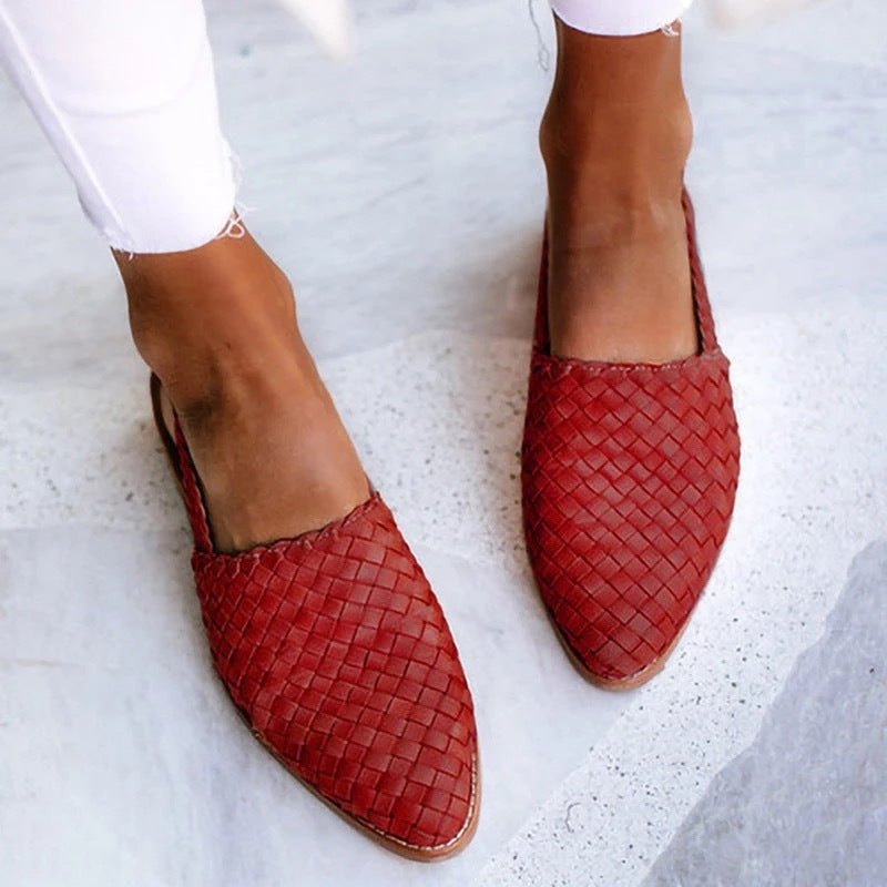 Stylish women's flat mules with pointed toe design, offering elegant slip-on comfort for daily wear.