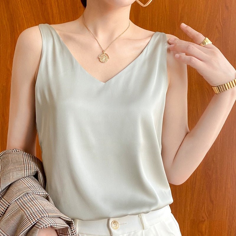Stylish women's tank top for summer fashion, a versatile and comfortable everyday top.