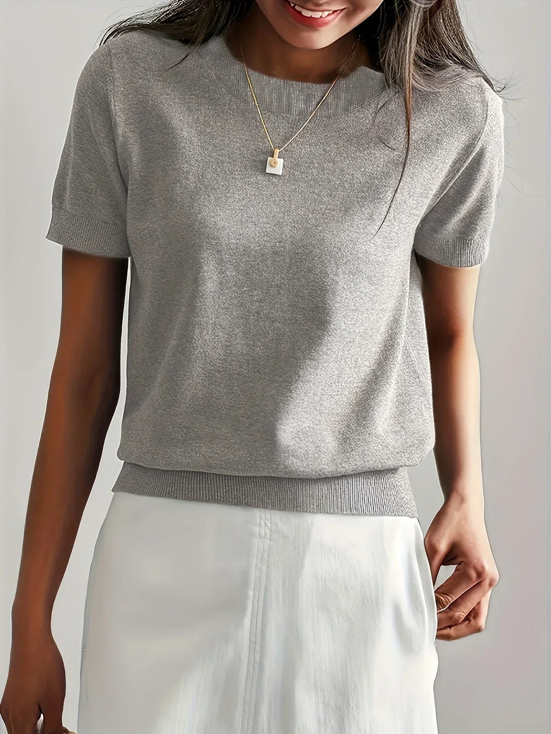 Comfortable short sleeve knit sweater, versatile for ladies' spring and summer style.