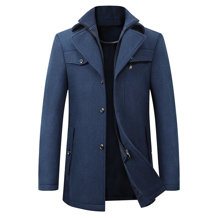 Tailored men's long overcoat with button closure, a sophisticated choice for cold weather and formal occasions.