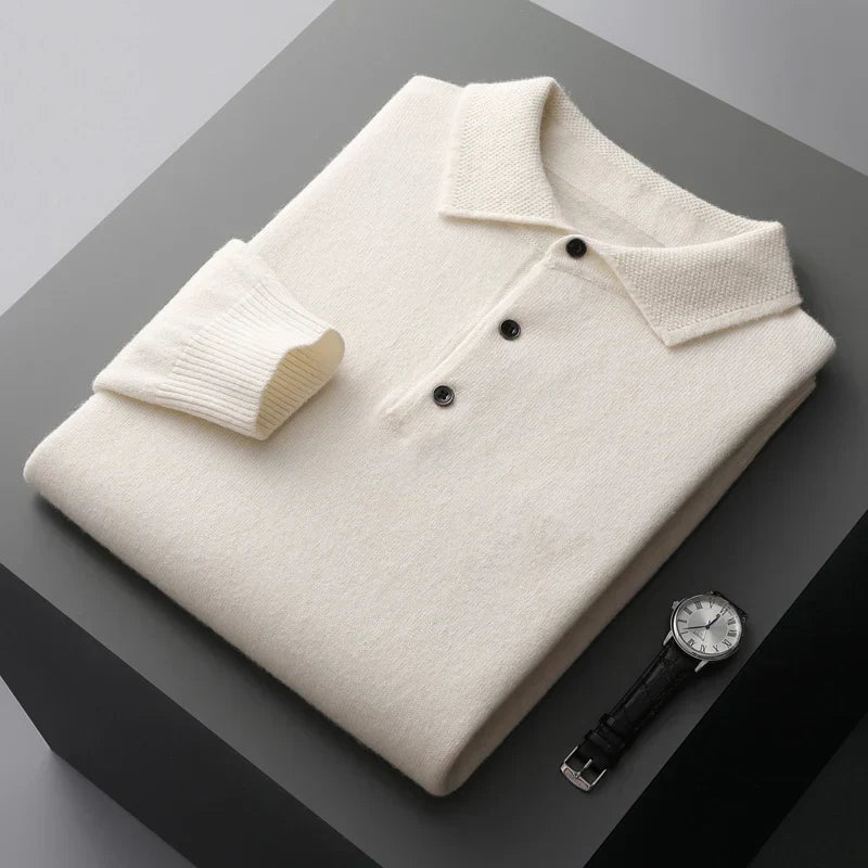 Man wearing a stylish grey men's merino wool polo shirt, ideal for breathable everyday wear.