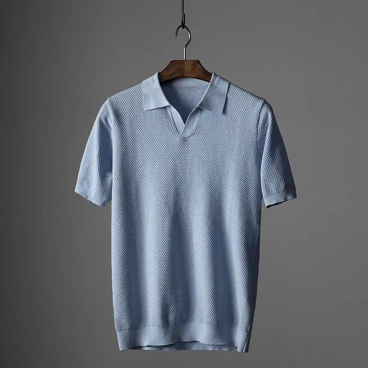 Casual men's knit polo shirt, slim fit and comfortable for everyday fashion.