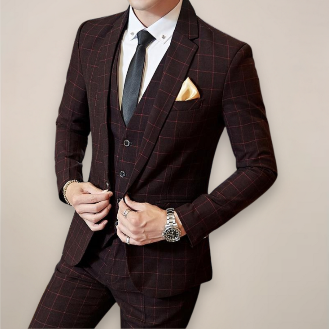 Sharp men's slim fit checked suit. Modern plaid design, perfect business wear & wedding attire.