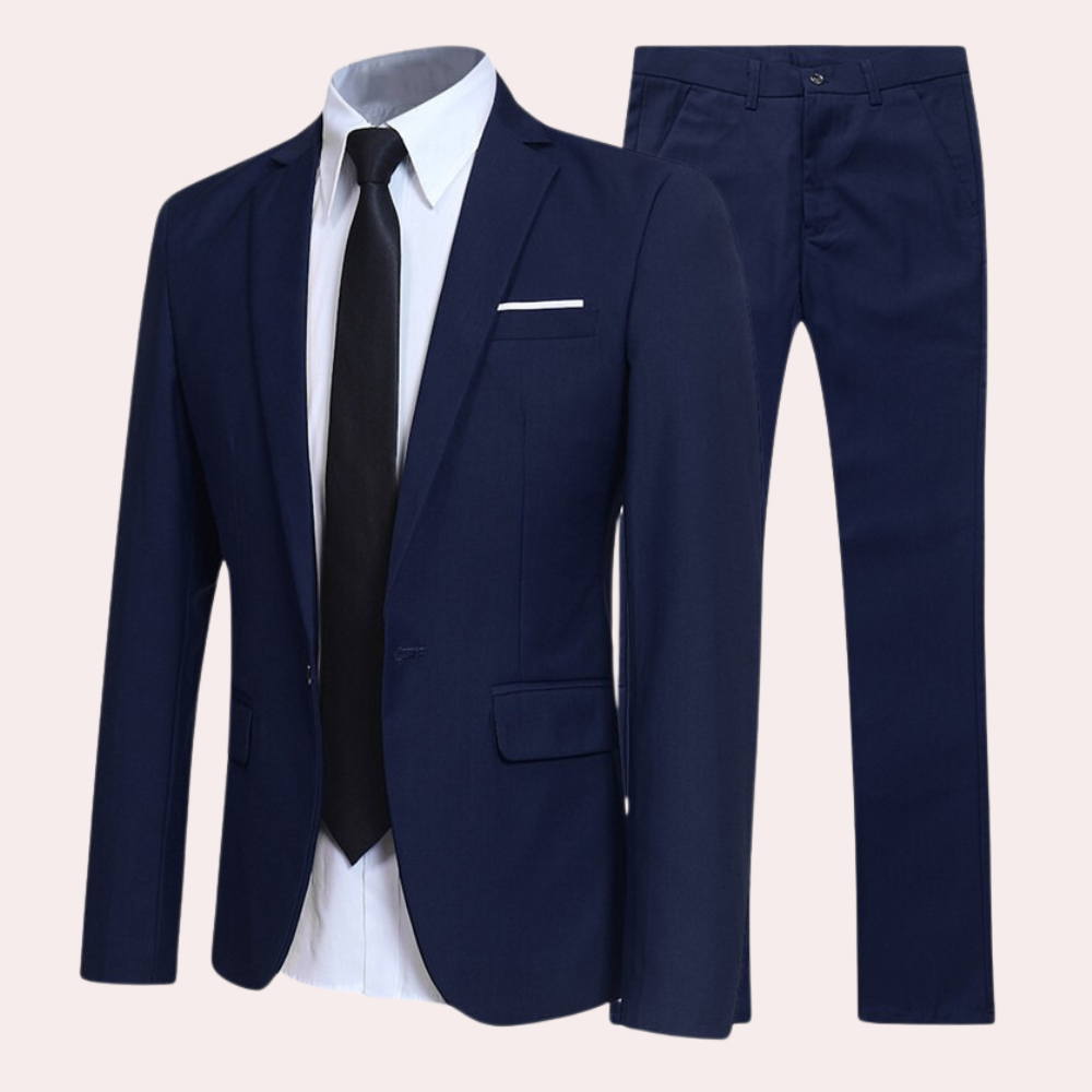 Tailored men's two-piece suit: slim fit blazer & trousers. Perfect formal wear for year-round events.