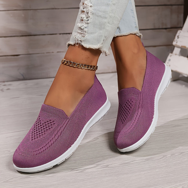 Breathable women's slip-on shoes, lightweight and comfortable for spring, summer, and casual walking.