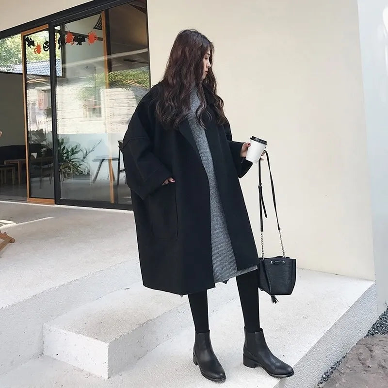 Comfortable yet elegant women's oversized trench coat, a versatile piece for stylish fall and winter fashion.