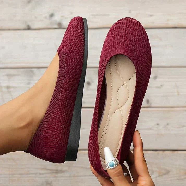 Breathable women's ballet flats, orthopedic comfort for foot support. Everyday slip-on style, perfect for walking.