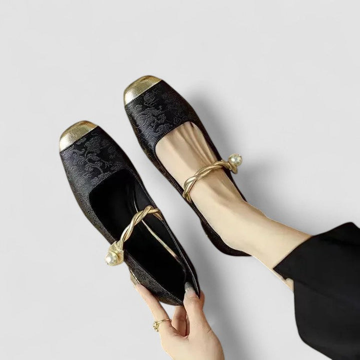Buckle strap women's Mary Jane shoes, orthopedic comfort, vintage design, perfect for daily and dress wear.
