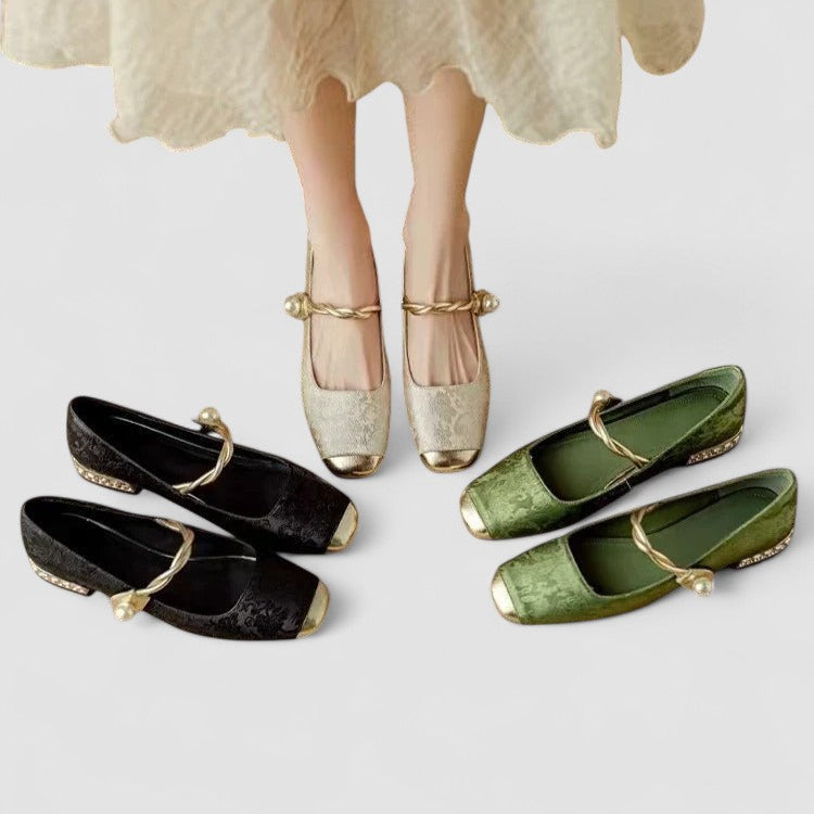 Women's Mary Jane shoes, low block heel, buckle strap, offering orthopedic comfort and vintage flair.
