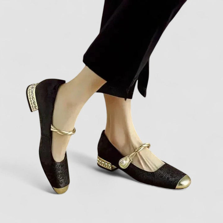 Ultra-comfortable women's orthopedic Mary Jane shoes, vintage design, ideal for extended daily wear.