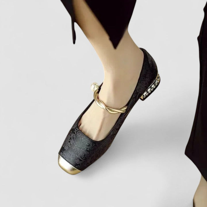 Elegant women's orthopedic Mary Jane shoes, vintage style, with superior foot support and a comfortable low heel.