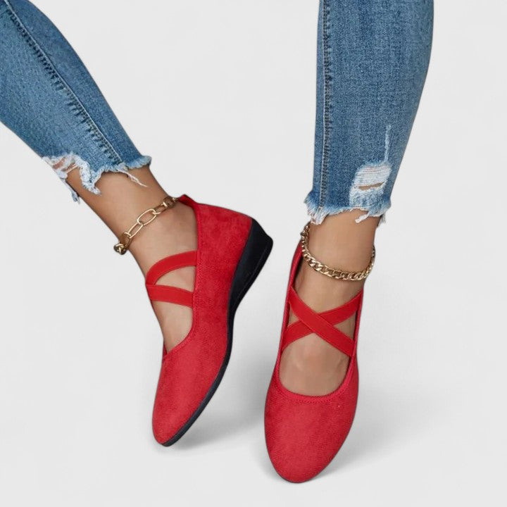 Summer-ready women's wedge sandals with orthopedic support and adjustable straps for a custom, comfortable fit.
