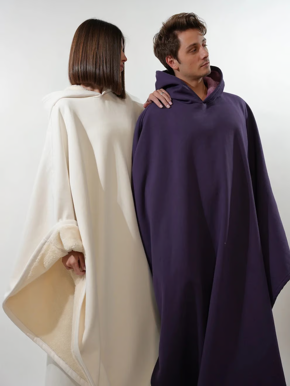 Oversize women's calming hoodie, cozy, perfect for home relaxation and warmth.