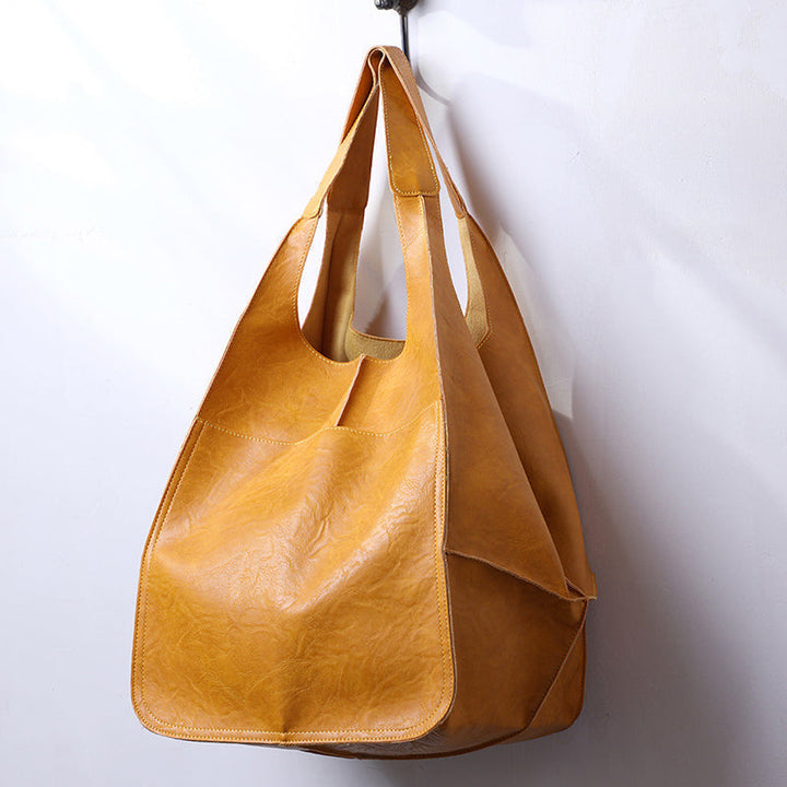 Fashionable women's oversized vintage leather shoulder bag, perfect as a daily handbag.