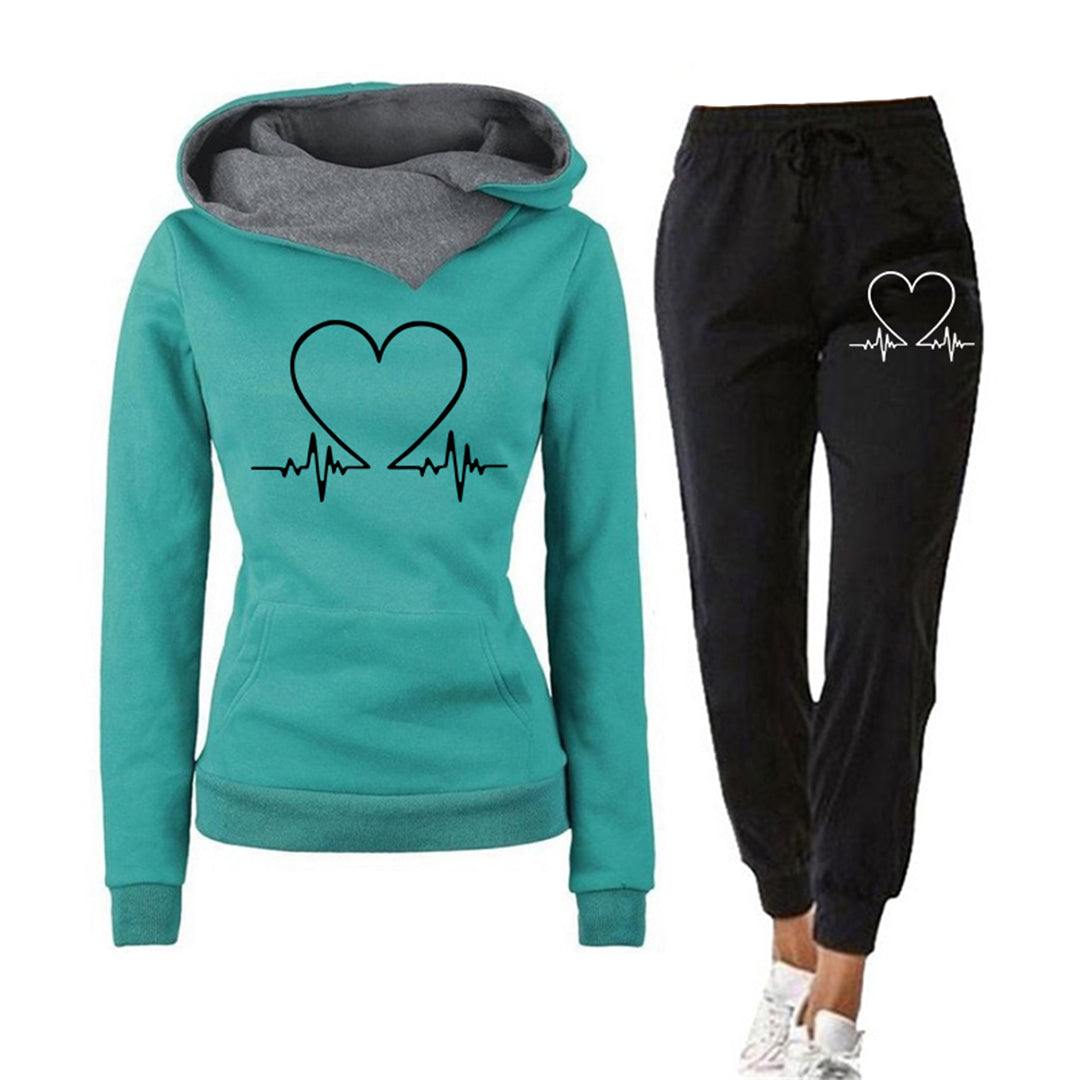 Comfortable women's tracksuit with heart graphic, perfect for casual wear or lounging