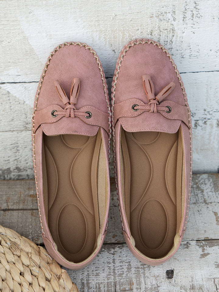 "Women's classic bow loafers in soft suede, stylish flat slip-ons with elegant bow accent, ideal for any occasion."